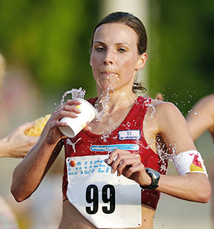5 DM Titel gewann Sabrina Mockenhaupt (LG Sieg) im Jahr 2011 und unterbot bereits die Norm für die Olympischen Spiele 2012 in London (Foto: <a href="http://www.leichtathletik-foto.de/" target="_blank">Wolfgang Birkenstock</a>).